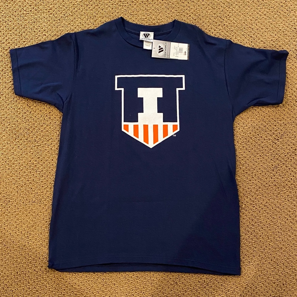 University of Illinois Navy Blue Men's Short Sleeve Tee with Logo!!
